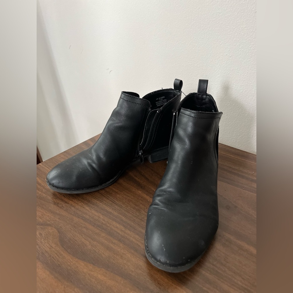 American eagle low cut leather boots